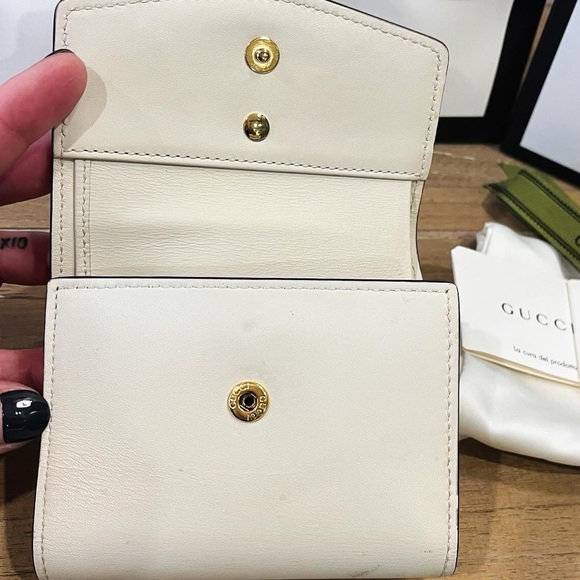 AUTHENTIC Full Set GUCCI SYLVIE LEATHER WALLET TRI FOLD WHITE & GOLD - Picture 4 of 12